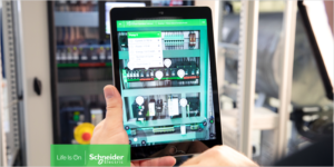 Tablet con una aplicación de gestión abierta.