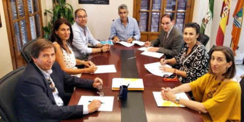 Se firma un convenio para implantar comunidades energéticas en el sector empresarial de Benalmádena