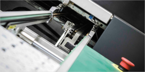 plano corto de un equipo de iluminación de Prilux.