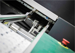 plano corto de un equipo de iluminación de Prilux.