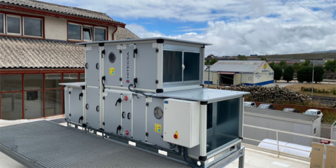 La Unidad de Tratamiento del Aire Syklon by Hitecsa climatiza una fábrica de galletas en Reinosa