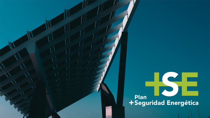 Placas solares y anuncio del Plan + Seguridad Energética.