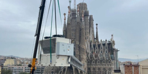 La bomba de calor aire agua Kr3B 65 de Hitecsa es elegida para climatizar un banco en Barcelona