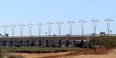 La Junta de Andalucía licita la renovación de la iluminación del puente del Odiel en Huelva