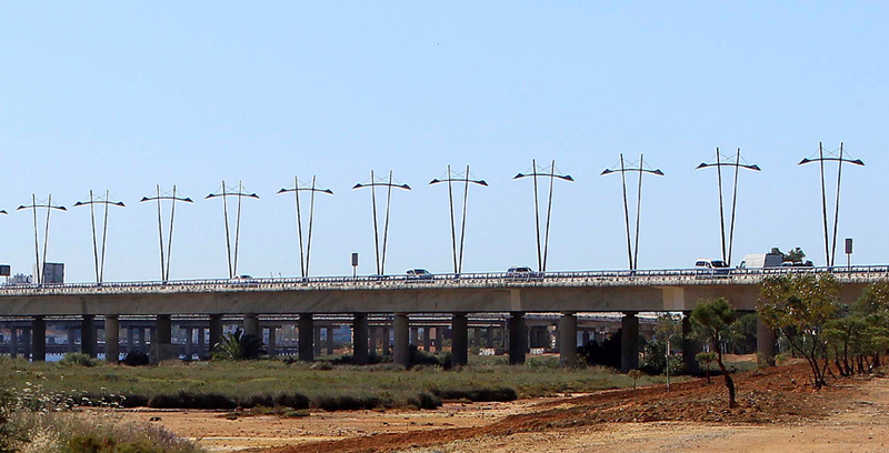 Farolas del Puente del Odiel en Huelva.