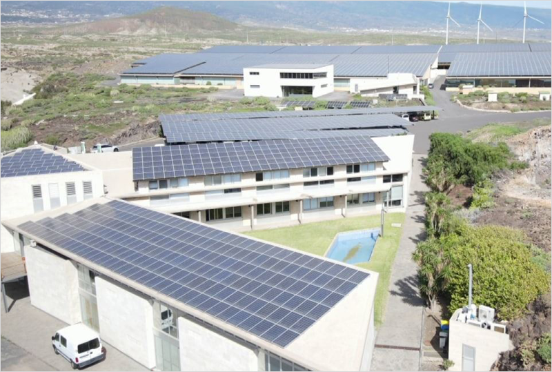 Instalaciones del Iter con placas solares instaladas en el tejado de los edificios.