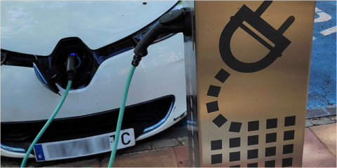 Cuatro áreas logísticas de Andalucía instalarán placas fotovoltaicas, electrolineras y alumbrado LED