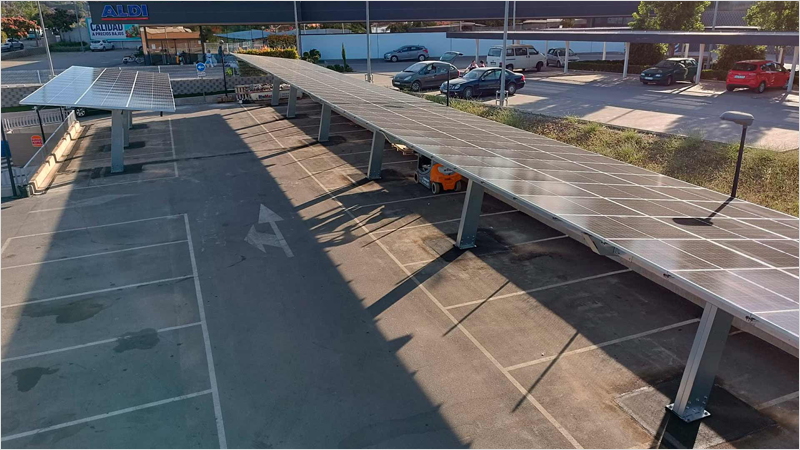 Marquesinas de aparcamiento con placas solares fotovoltaicas.
