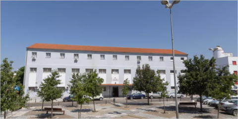 Salen a licitación las obras de mejora de eficiencia energética en el conservatorio y la piscina de Mérida