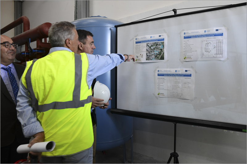 La Xunta de Galicia está trabajando en la mejora de la eficiencia energética de los centros de enseñanza mediante tres líneas de actuación: instalaciones de biomasa, placas fotovoltaicas y rehabilitaciones integrales y mejoras sectoriales