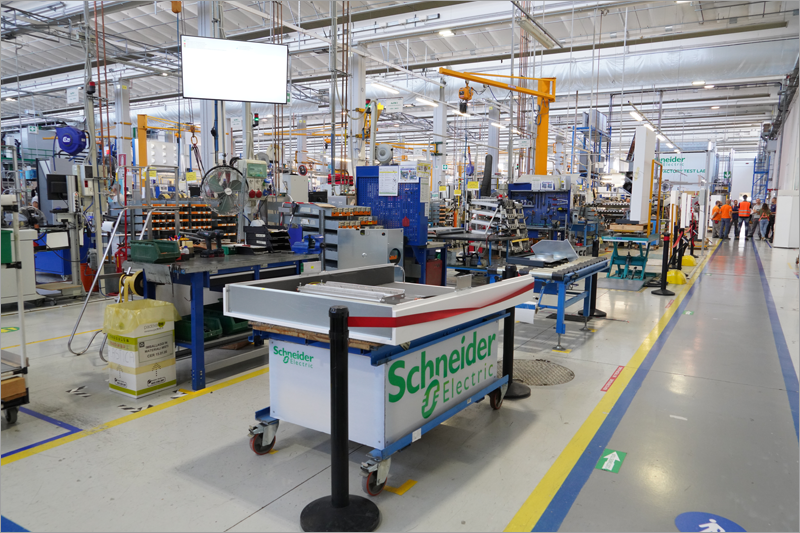 Schneider Electric se une con STACK para impulsar un futuro más sostenible
