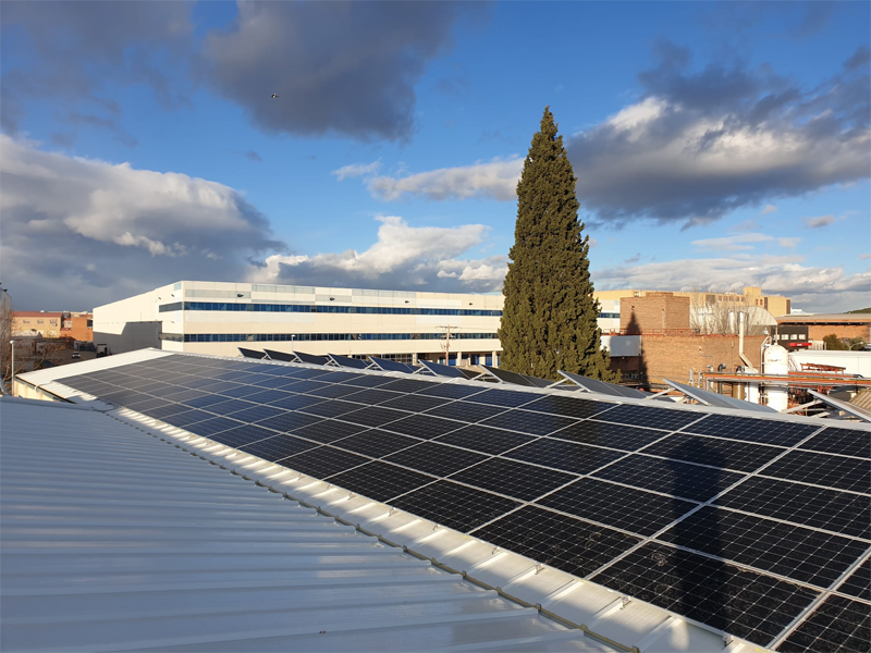 En 2023 se instalaron 1.706 MW de nueva potencia fotovoltaica para autoconsumo en España