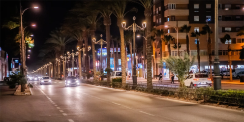 Roquetas de Mar consigue un ahorro energético de 5,1 millones de kWh al año con el cambio a LED