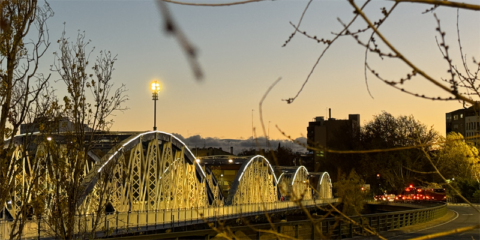 El cambio de luminarias del Puente de Hierro en Zaragoza reduce en un 81% su consumo energético