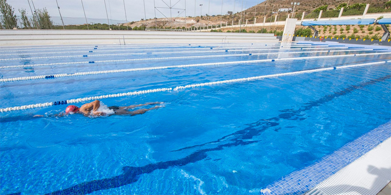 La piscina Virgen del Carmen III de Torremolinos reabre tras la renovación de la instalación térmica