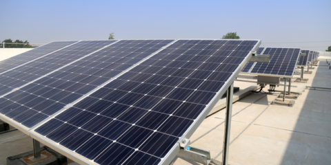 Licitación para mejorar la eficiencia energética de 12 centros educativos de Murcia con cubiertas fotovoltaicas