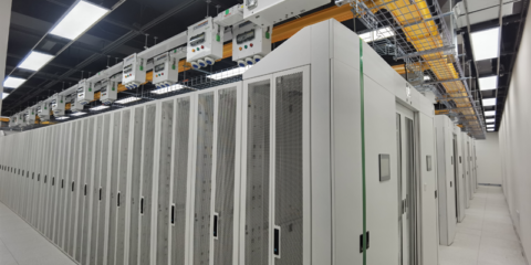 Mayor eficiencia energética en los centros de datos con I-Line Track Busway de Schneider Electric