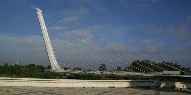 La nueva iluminación del puente del Alamillo de Sevilla permite un ahorro energético del 56%