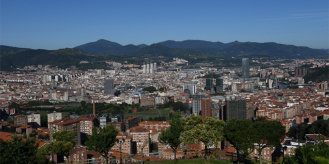 Ampliado el plazo de solicitud para instalar aerotermia y placas solares en viviendas de Bilbao