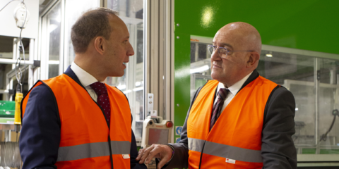 La nueva línea de iluminación solar de Signify permite alcanzar un ahorro energético del 100%