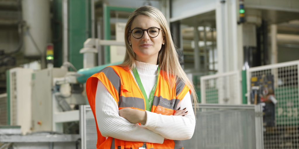 Eva Sánchez, nueva Plant Director de Schneider Electric para las plantas de Universal Enclosures en Cataluña