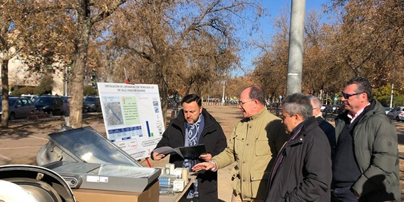 La nueva iluminación de la avenida Joaquina Eguaras en Granada permitirá ahorrar en la factura de la luz