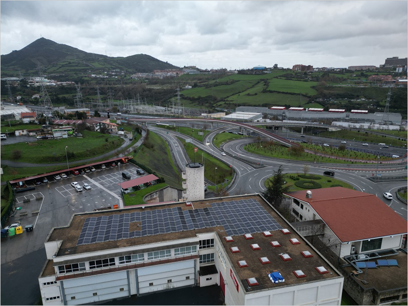 Los paneles solares fotovoltaicos en parques de bomberos de Bizkaia permiten ahorrar un 55% de energía en un año