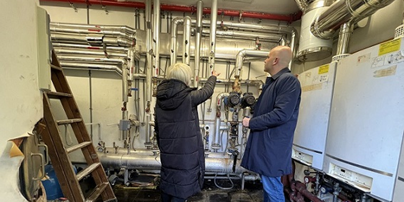 En marcha la instalación de la caldera de biomasa en el albergue Ulia de San Sebastián