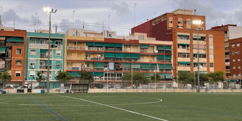 Comienzan las obras para renovar el alumbrado del campo de fútbol de La Malva-rosa con iluminación LED