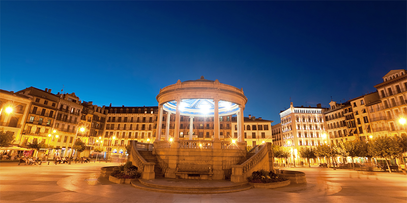 La renovación de luminarias en diferentes barrios de Pamplona sale a licitación