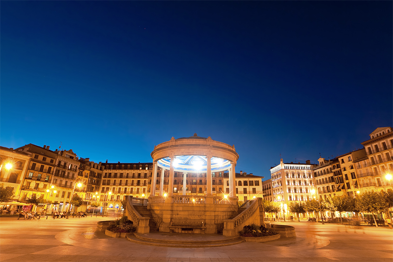 La renovación de luminarias en diferentes barrios de Pamplona sale a licitación
