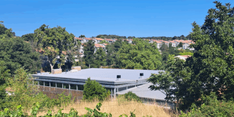 La piscina municipal de Allariz renovará su cubierta e instalará una planta solar fotovoltaica