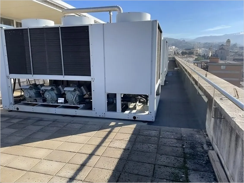 La ETSI de Caminos, Canales y Puertos de la Universidad de Granada renueva su sistema de climatización