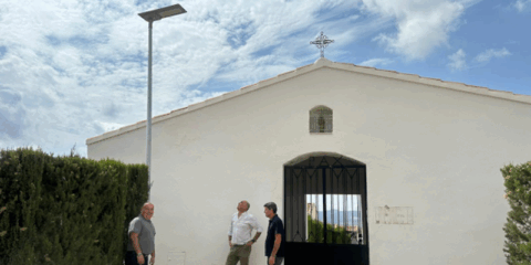 Concluye la instalación de farolas solares en varios cementerios del municipio de Huércal-Overa