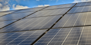 Amposta acondiciona la cubierta solar del antiguo matadero y la cede a la CEL Cámara Ebro