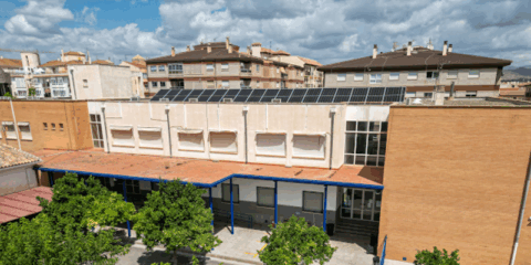 El Ayuntamiento de Huércal-Overa completa la instalación de placas solares en dos colegios