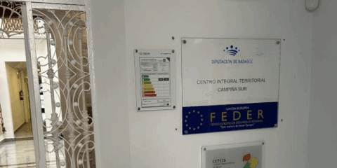 Concluye la instalación de etiquetas de eficiencia energética en los edificios de la Diputación de Badajoz