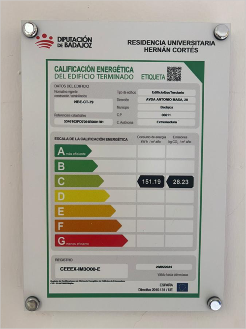Concluye la instalación de etiquetas de eficiencia energética en edificios de la Diputación de Badajoz