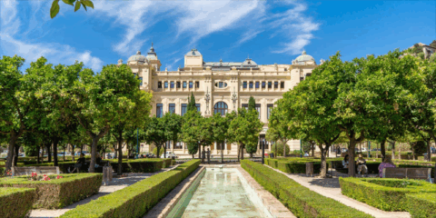 Málaga elabora un plan de descarbonización de edificios con medidas de eficiencia energética