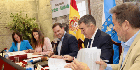 Un acuerdo permitirá poner en marcha una red de calor con caldera de biomasa en Cerdedo-Cotobade