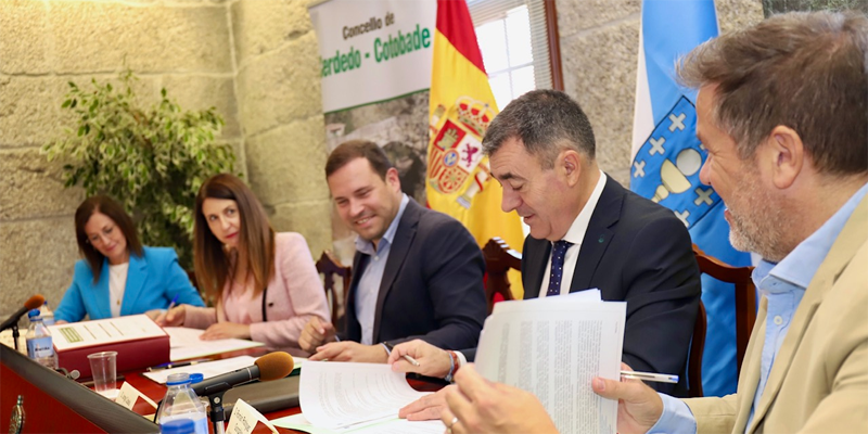 Un acuerdo permitirá poner en marcha una red de calor con caldera de biomasa en el municipio de Cerdedo-Cotobade