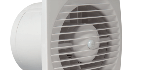 El extractor puntual inteligente Design de Aldes ofrece una ventilación intermitente eficiente