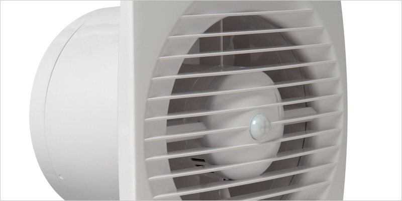 El extractor puntual inteligente Design de Aldes ofrece una ventilación intermitente eficiente