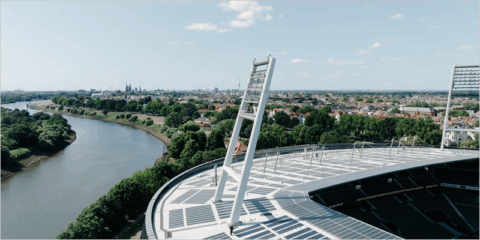 La iluminación del Weserstadion se moderniza con las luminarias de alta eficiencia energética de LEDVANCE
