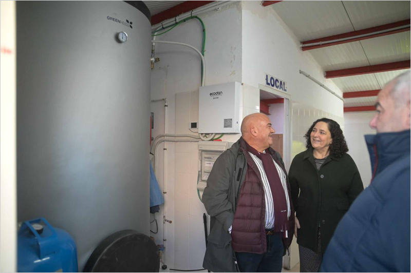 El campo de fútbol de Vizoño en Abegondo renueva su iluminación y el sistema de agua caliente sanitaria