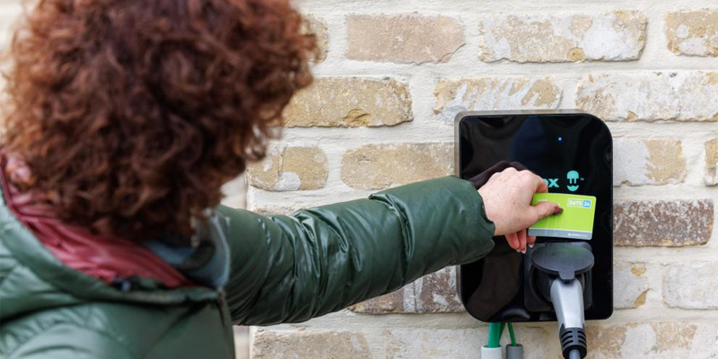 istemas de gestión energética, inversores fotovoltaicos, baterías y cargadores para vehículos eléctricos (domésticos)