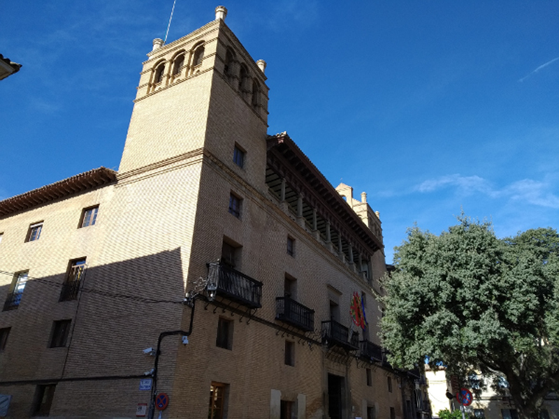 La instalación de alumbrado exterior del casco antiguo e iluminación monumental de la Casa Consistorial de Huesca se licita