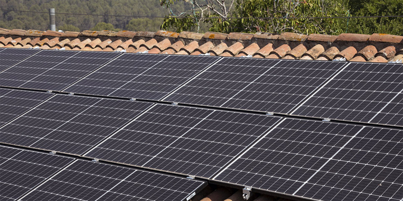 plantas fotovoltaicas, bombas de calor, sistemas de almacenamiento de energía eléctrica y alumbrado público eficiente.