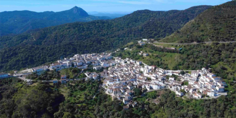 Arranca la instalación de una red de calor sostenible mediante calderas de biomasa en Benarrabá