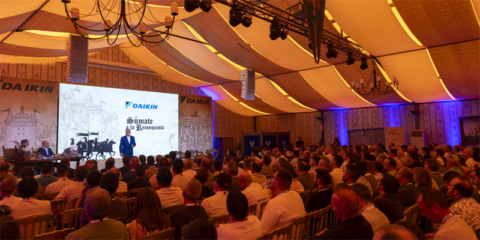 Normativa, eficiencia energética y formación, ejes de Daikin en un encuentro en Puy du Fou España